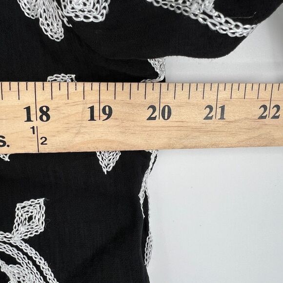 Kindred Blouse Top Womens M Black White Embroidered Boho Cottagecore Floral - Picture 6 of 9